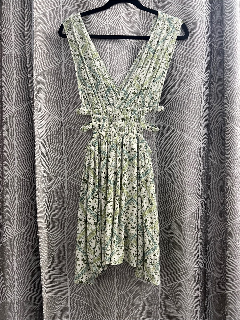 Love Riche Green & White Asymmetrical V-Neck Dress